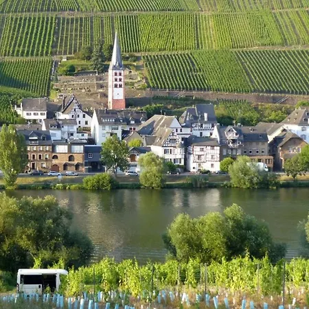 Zur Klapperburg *
